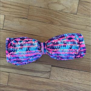 4 for $25⭐️VS PINK Studded Print Bikini Top